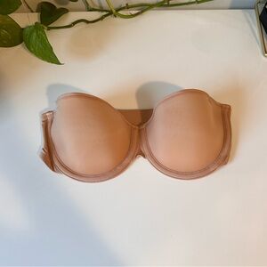 SKIMS Weightless Strapless Bra in Clay size 34B